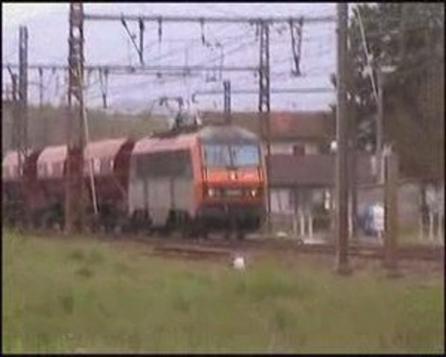 La BB 26229 et la BB 26213 en pousse sur un Fret à Culoz