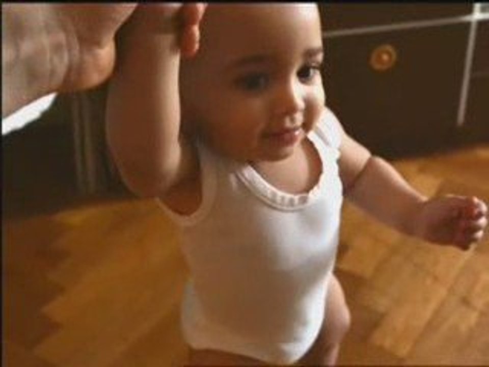 Pub Evian - Baby MoonWalk