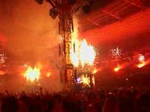 UNIGHTED 2009 - DAVID GUETTA MIXE BLACK EYED PEAS