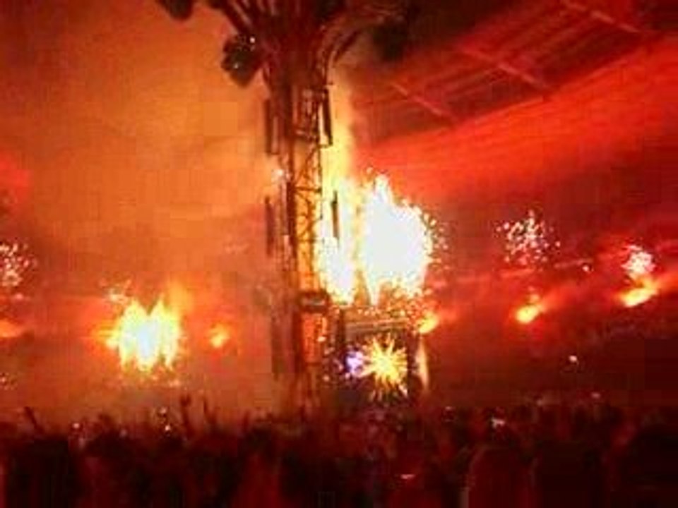 UNIGHTED 2009 - DAVID GUETTA MIXE BLACK EYED PEAS