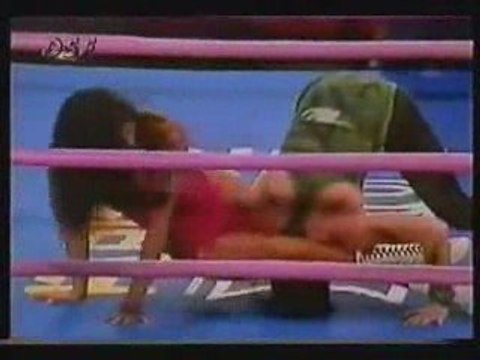 Spanish Red vs Attache (GLOW Wrestling) German Deutsch