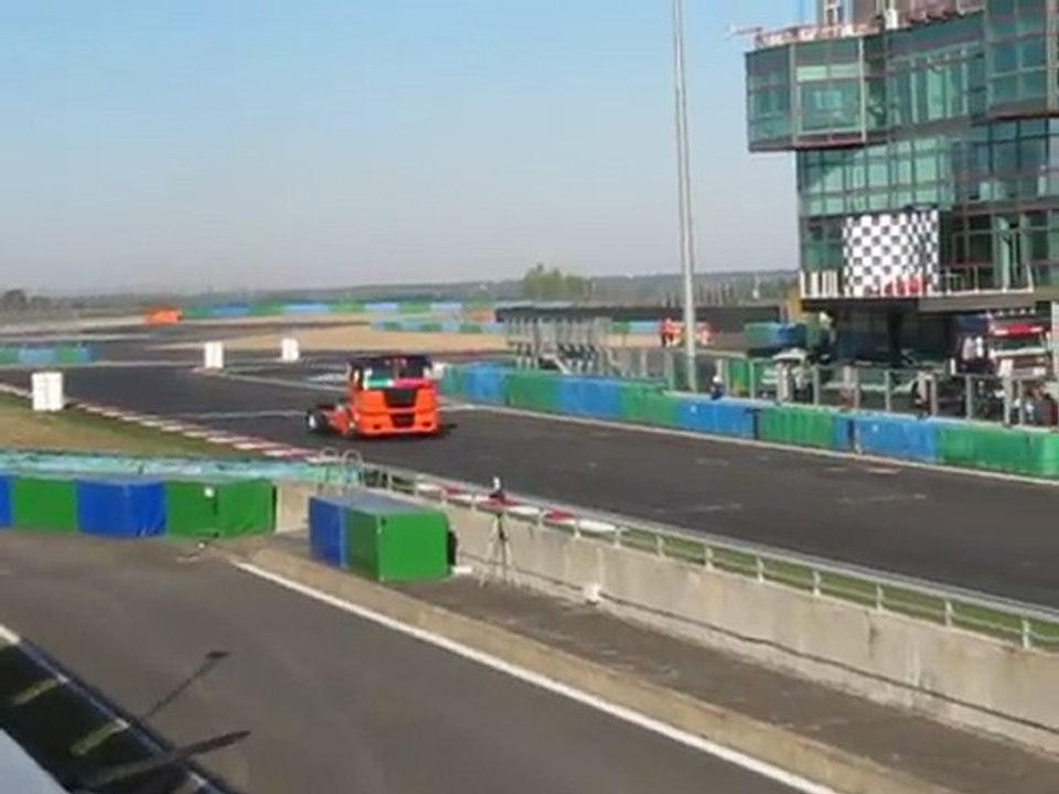 Gp camion Magny-cours 2011 - Essais libres camion 1 vidéo 1