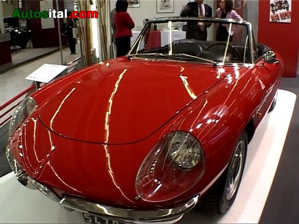 Autosital - Rétromobile 2006 - Alfa Romeo Spider Duetto de 1966