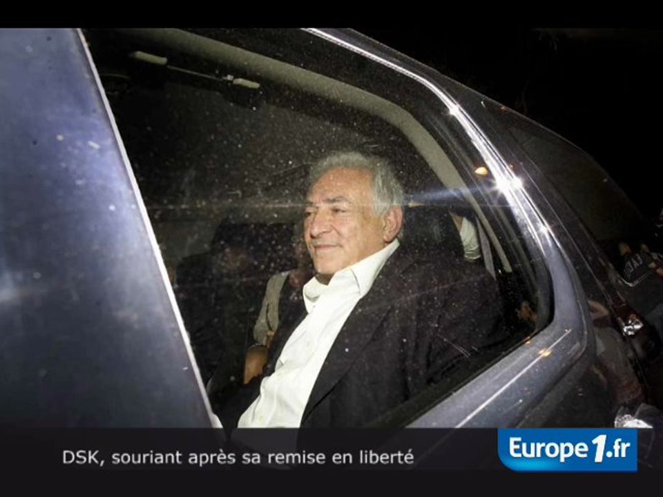 DSK, très souriant après sa remise en liberté