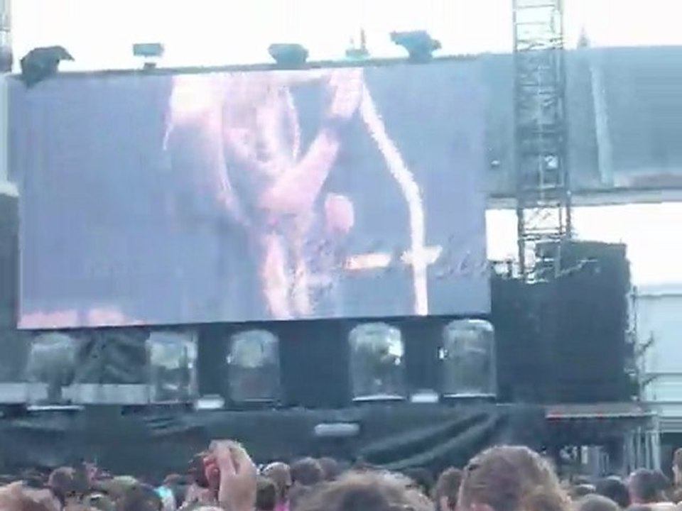 "Factory Girl " The Pretty Reckless @MainSquare Festival 2011