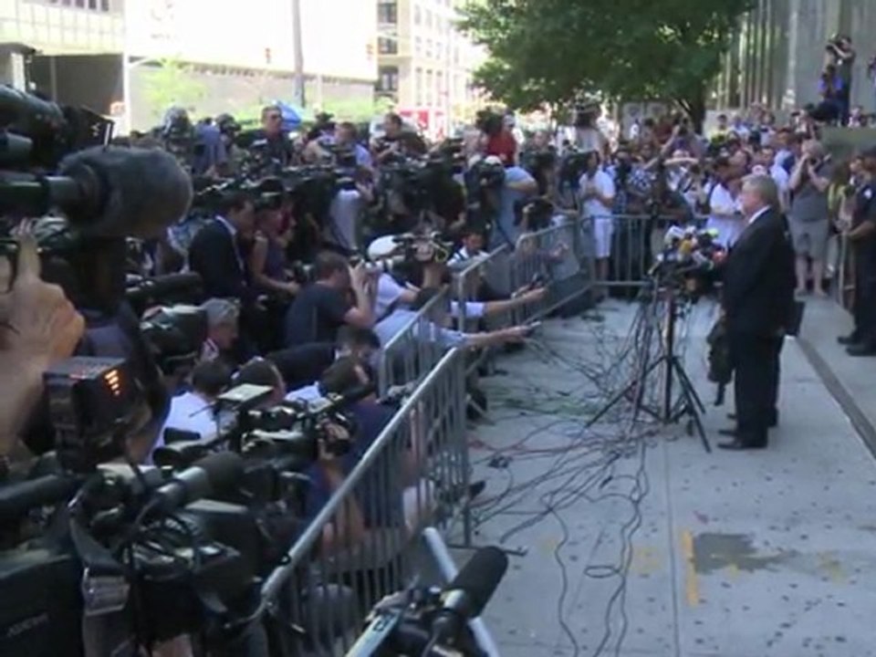 Strauss-Kahn feiert Freilassung aus Hausarrest beim Italiener