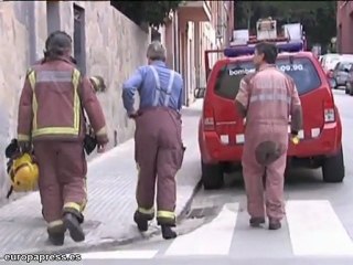 Un anciano intoxicado grave en un incendio