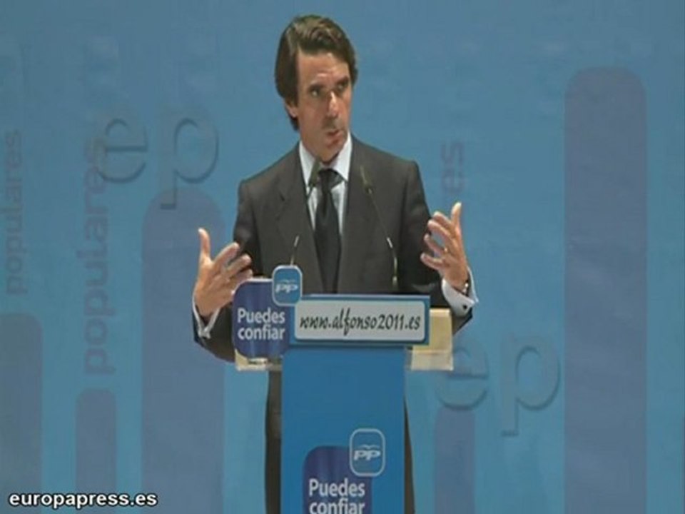 Aznar pide un cambio de gobierno