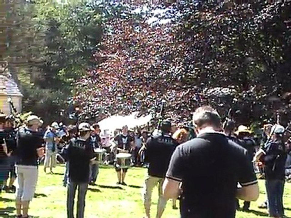 Kornog Paria Pipe Band 2011