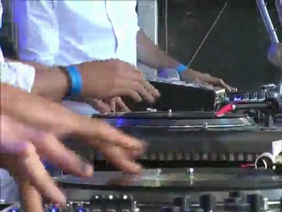 [FREE MUSIC FESTIVAL 2011 EN LIVE] Scratch Bandits Crew