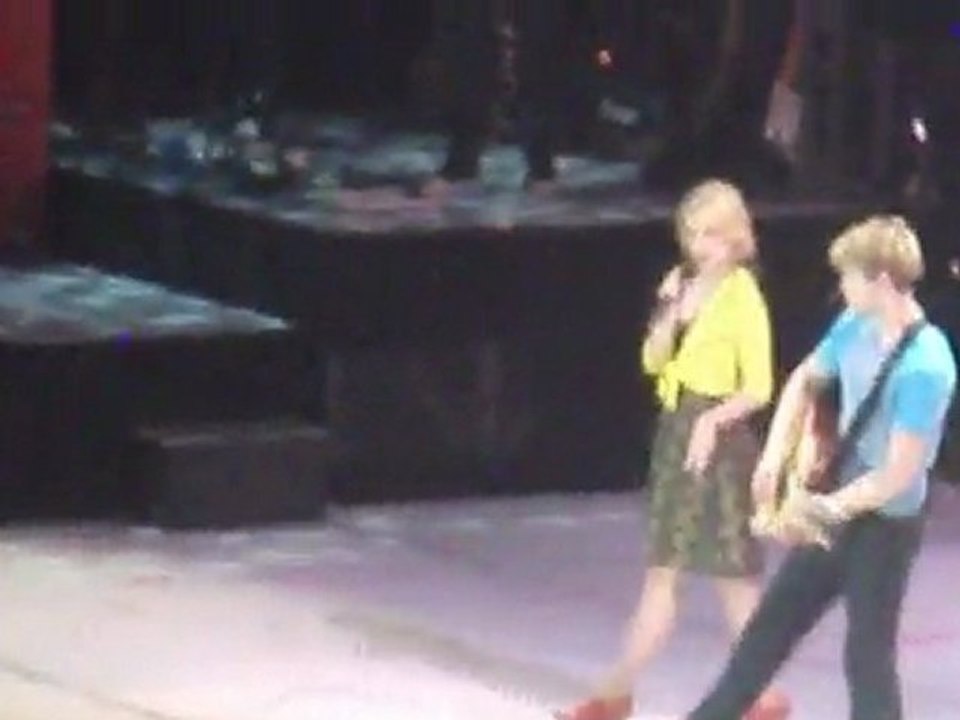Glee Live - Lucky