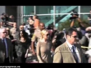 Paris Hilton pide perdón a Linsday Lohan