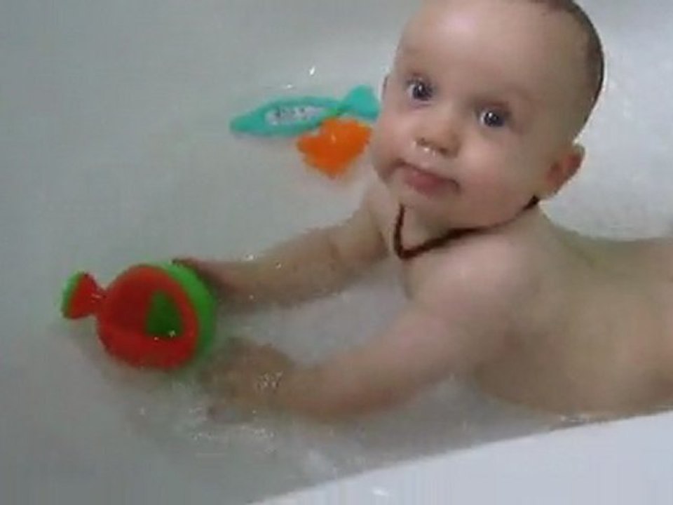 Liam dans son bain
