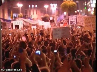 Miles de personas hacen un 'grito mudo' en Sol para iniciar