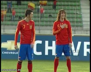 Piqué anuncia la posible boda de Puyol en Twitter