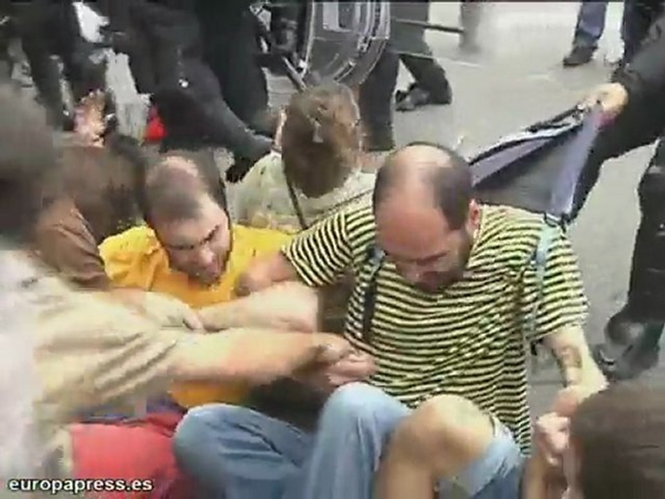 Batalla campal en Barcelona entre Mossos e 'indignados'