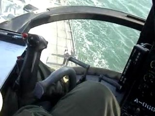 Intructrivo - Maniobras  con  helicóptero - Toque en  Fragata  R.O.U  02  "  Pte.Campbell"