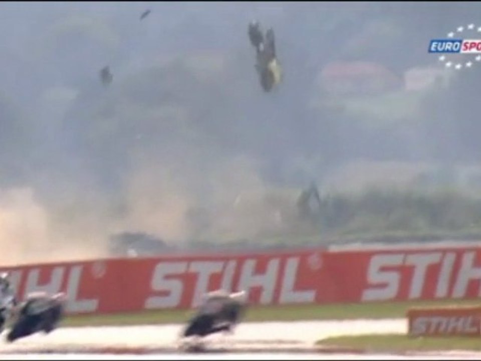 British Superbike 2011 Snetterton Massive Crash Replay