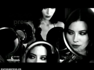 Biel protagoniza el último anuncio de Revlon