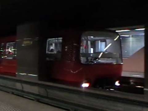 MPL85 : Départ de la station Saxe Gambetta sur la ligne D du métro de Lyon