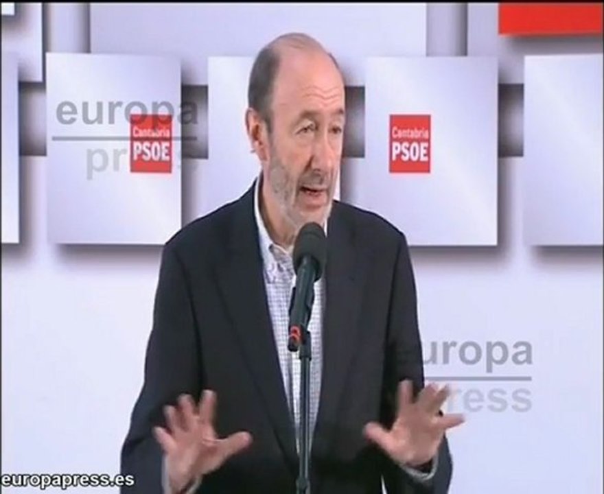 Rubalcaba acusa a Rajoy de "podar" el Estado de Bienestar