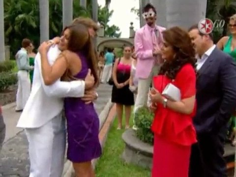 Max y los invitados llegan a la boda