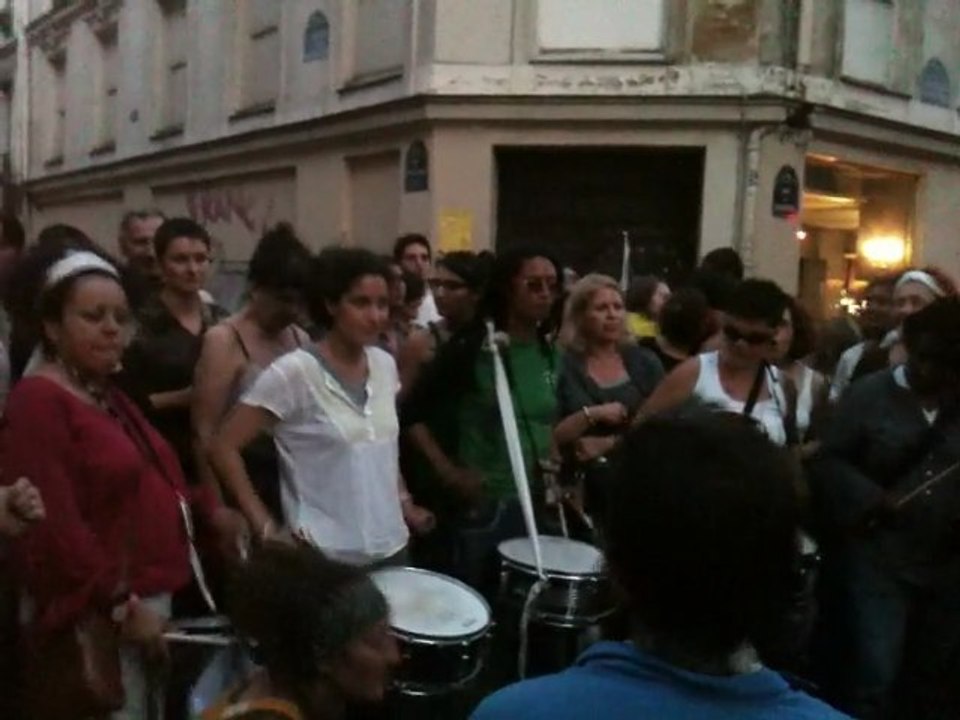 3/3 : RAL des colères et des désirs lesbiennes of colours / lesbiennes politiques féministes révolutionnaires  lesbiennes bulldozers batucadykes   et d'autres images Inès des Lutheuses de rue