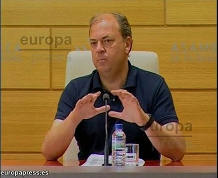 Monago a la espera de la decisión de IU