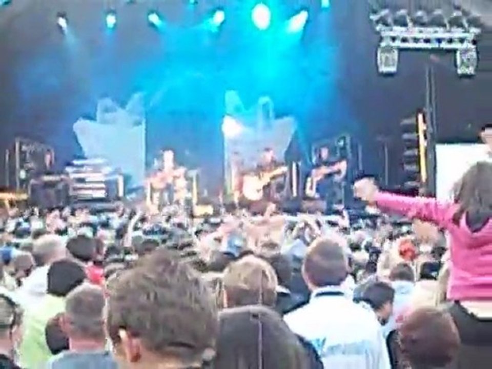 Concert jenifer a longuenesse =) premiere partie chanteur chante pierre bachelet ;)