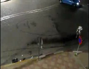 الرسم بقنينة الماء على الأرض