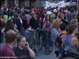 Miles de indignados se concentran en Barcelona