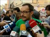 Unos 300 indignados frenan un desahucio en Madrid