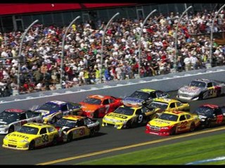 In NASCAR Two Car Drafts Closing Up