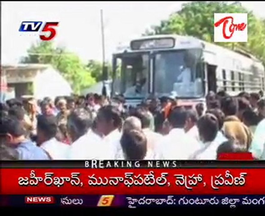 TRS Supporters Agitations in Karimnagar