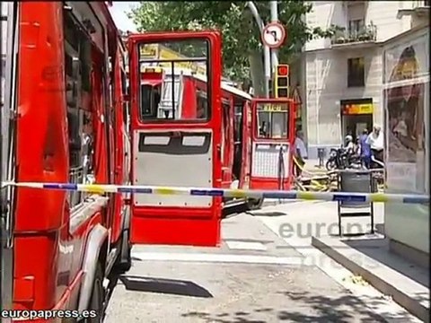 Heridos al caer una barandilla en Barcelona