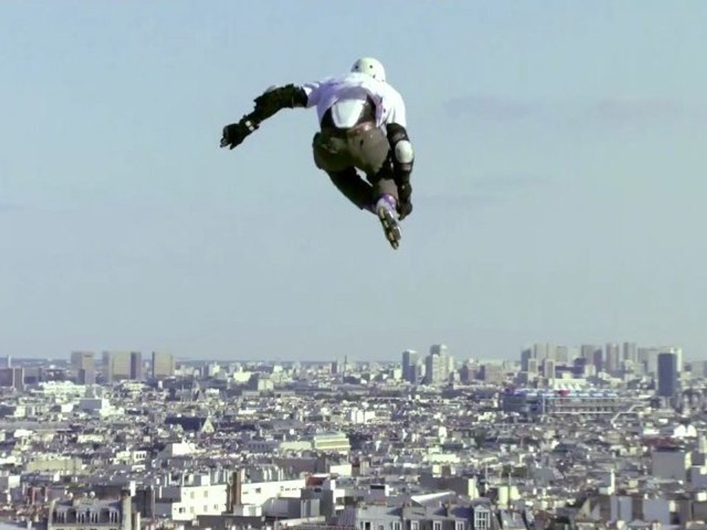 Insolite : Taig Khris fait un saut de 29m en roller au Sacré Coeur... -  video Dailymotion