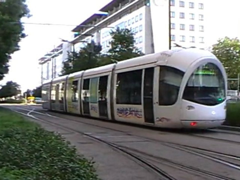 Rame Citadis302 au départ de la station Part Dieu sur la ligne T3