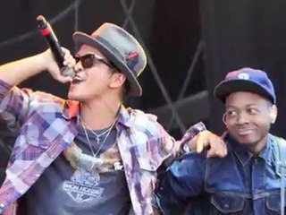 Bruno Mars Just the way you are (Live in Main Square, Arras)