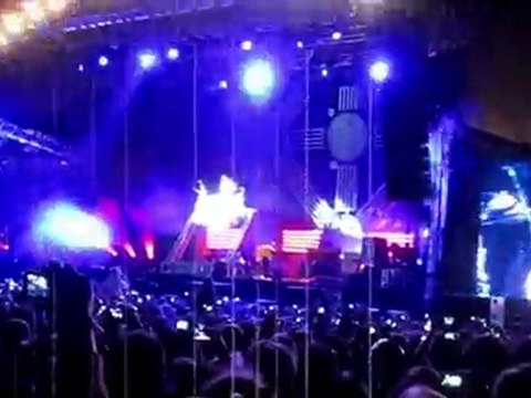 Blink 182 - Travis Barker drum solo @ Rock en Seine 2010