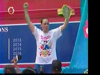 62 perros calientes en 10 minutos