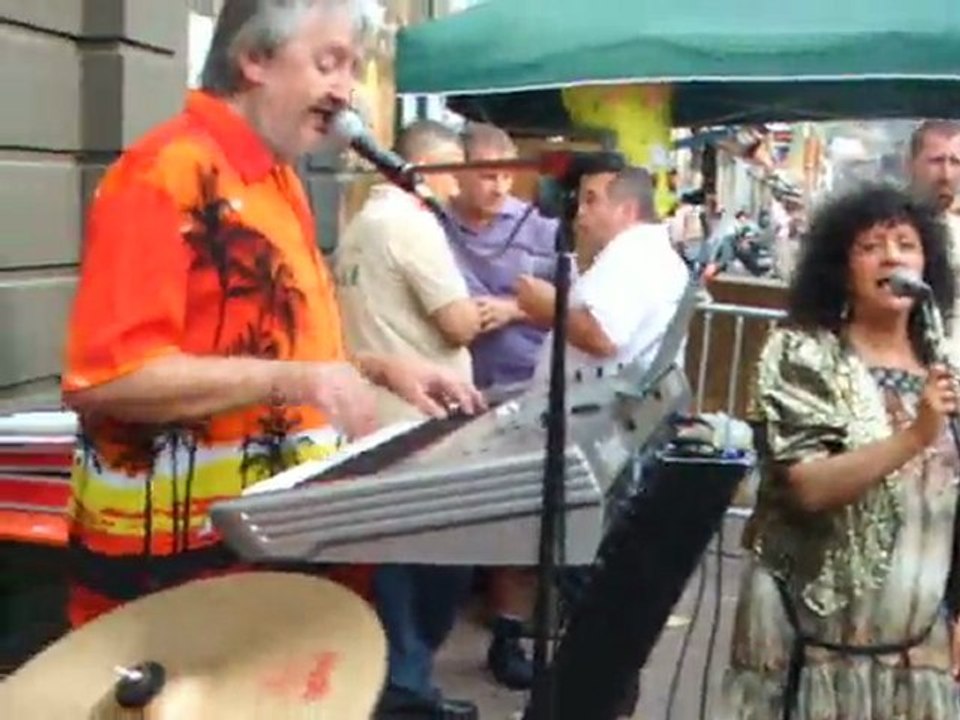 video de l'orchestre Maddox a la braderie a Andenne video 4