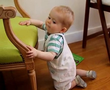 Martin se met debout.