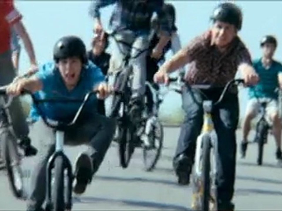 French Brand campaign TV.  Campagne publicitaire France. DJ.