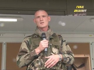 Exposition militaire sur la place des héros