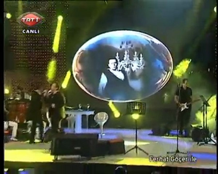 Emre Aydın - Kim Dokunduysa Sana [Canlı Performans]