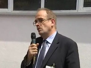 285108_BESA_1451814_040720110906_F3