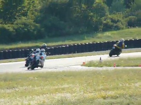 suzuki sv650-s - session piste - anneau du rhin 27.06.11