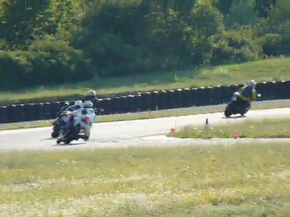suzuki sv650-s - session piste - anneau du rhin 27.06.11