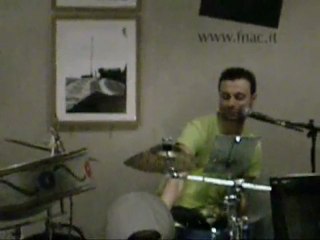 Capone&BungtBangt Live@Fnac Napol 16_05_08.avi