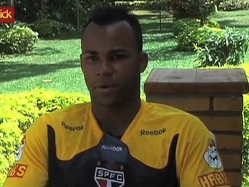Fernandinho curte a vida no São Paulo